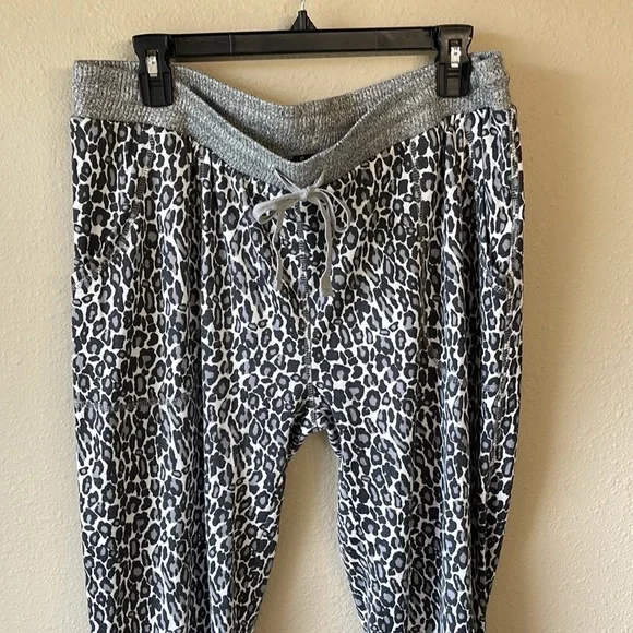 NWT Splendid Gray Leopard Hacci Pullover Jogger Pajama Set Size X-Large - Picture 10 of 14